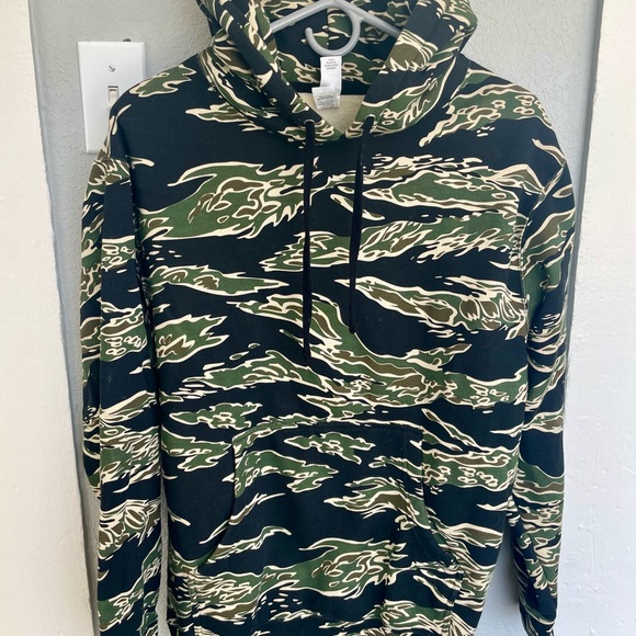 Independent Trading Co. Tiger Camo Hoodie - Picture 6 of 7